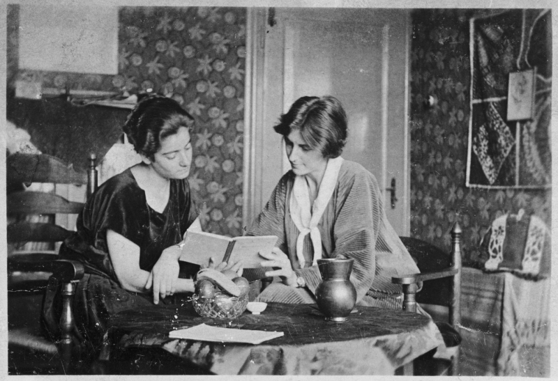 Frieda_Belinfante_en_Henritte_Hilda_Bosmans_huis_aan_Hendrik_Jacobszstraat_Amsterdam_1927-29.jpg
